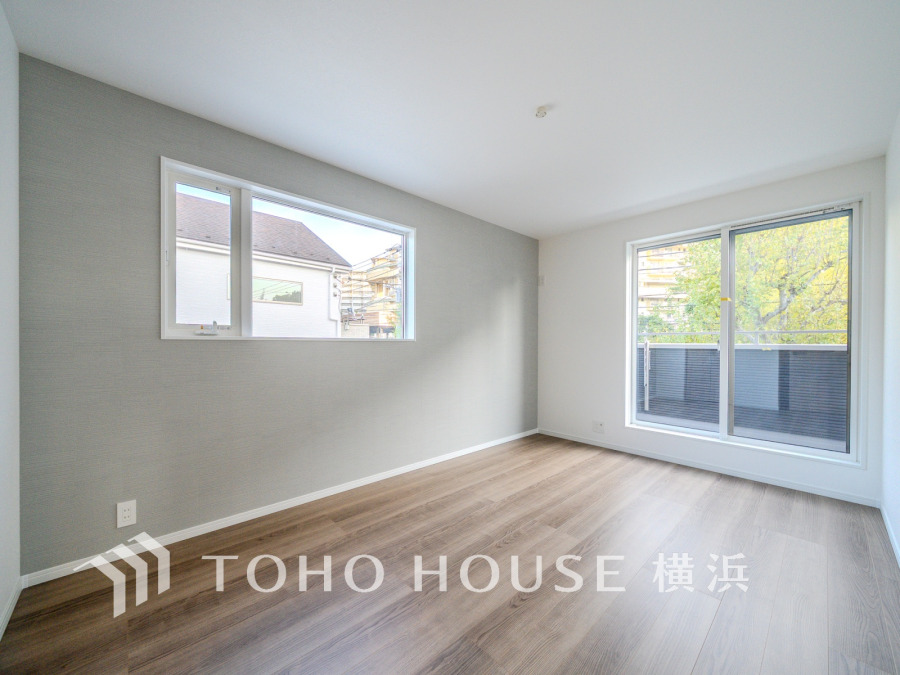 過ぎ行く時間をゆったりと感じることができる落ちついたプライベートルーム。リビングで楽しく過ごした後はゆっくり寛ぎの時間を満喫できます。静かな環境でリラックスタイムを愉しんで。