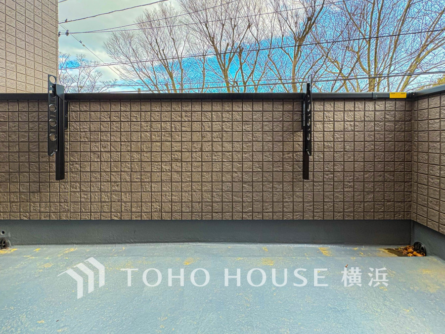 大空と眺望を心ゆくまで楽しめるルーフバルコニー。広々としたオープンエア空間が開放感あふれる毎日を演出します。