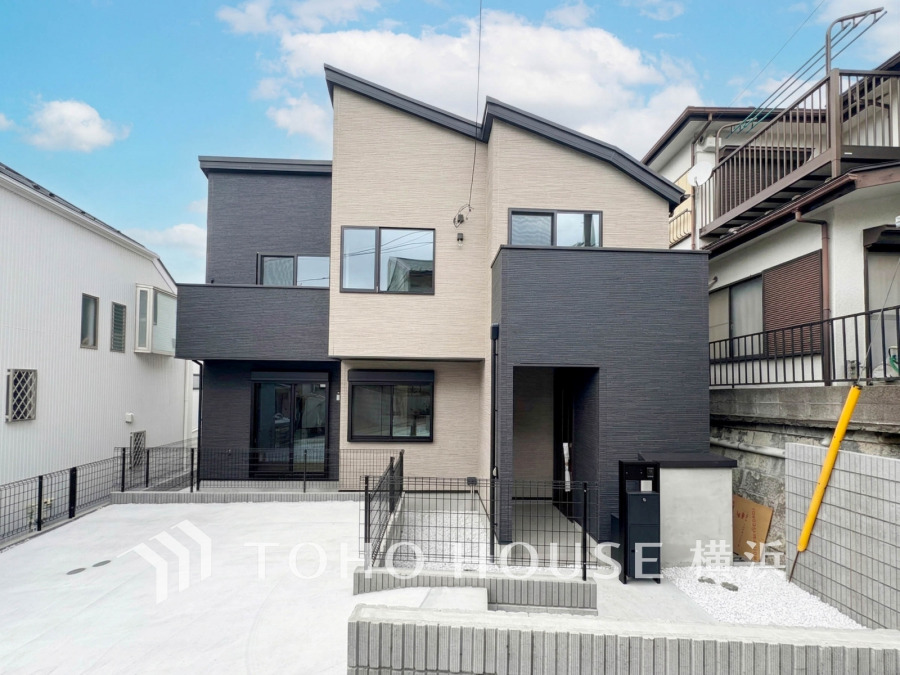 爽やかな青空の下に贅沢なほどに降り注ぐ陽光、豊かな居住性と、クオリティが見事に調和した住空間は、住まうことの喜びを感じさせてくれます。