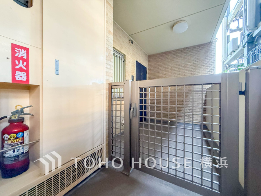 居住者の帰り、訪れる方を優しく迎え、やすらぎに満ちた生活空間を予感させる。健やかな暮らしを楽しめそう。