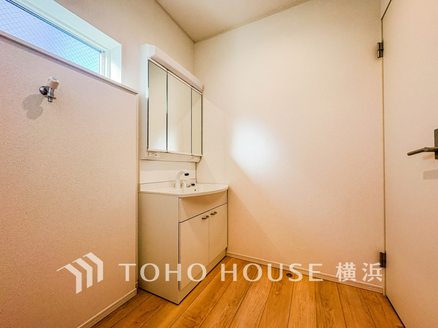 ご家族の1日が始まり、1日の終わりを締めくくる洗面空間。快適に過ごせることはもちろん、気品や優雅さを兼ね備えたパウダールームです。