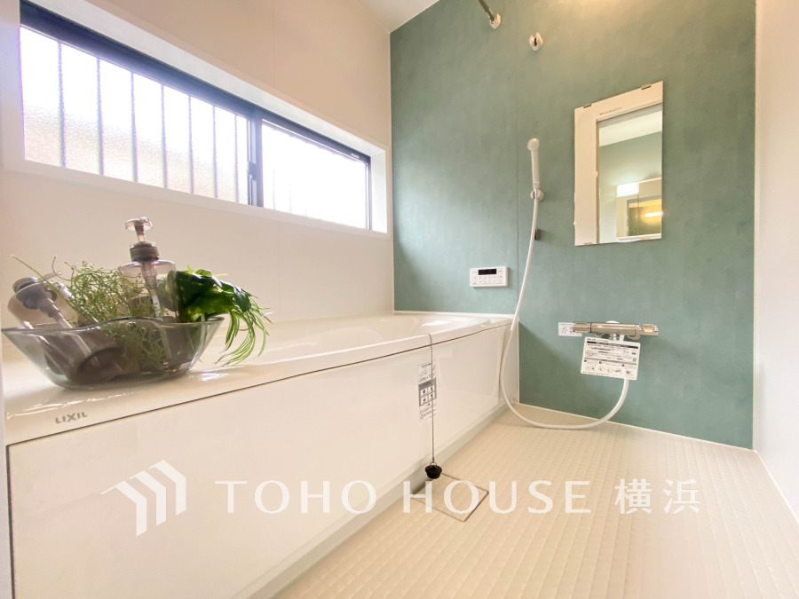 1日の疲れを取り心身を癒すことができる住まいの中のリラクゼーション空間、バスルーム。心からゆったりと寛いでいただけるよう、ゆとりのスペースを確保しています。
