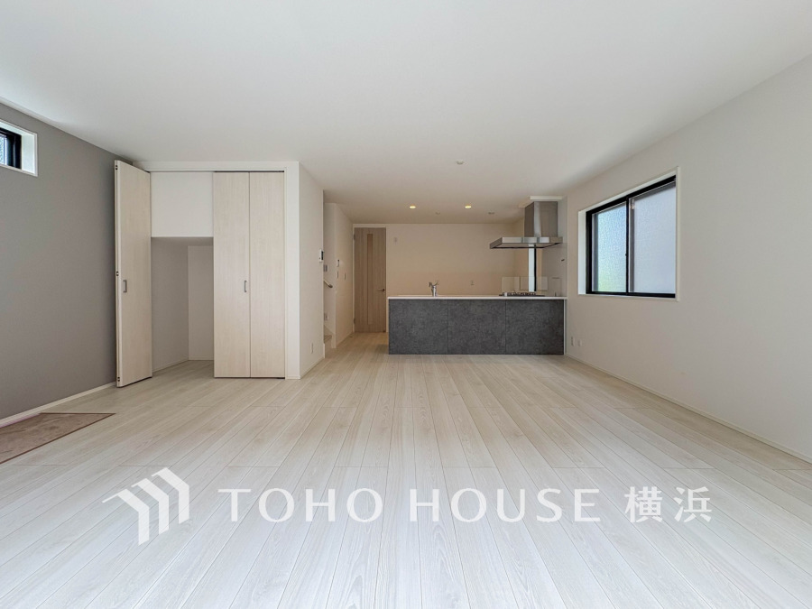 一日の中で多くの時間を過ごすことになる住まいだからこそ、いつも穏やかな空間であるように心掛けています。構成する建材などへの配慮が、住まう方の健康を守ります。