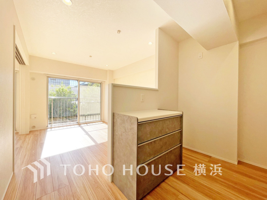 光と風があふれる開放的なリビングダイニングには自然と家族みんなが集まってきます。明るく穏やかな空気の中で飲んだり、食べたり、笑ったり。