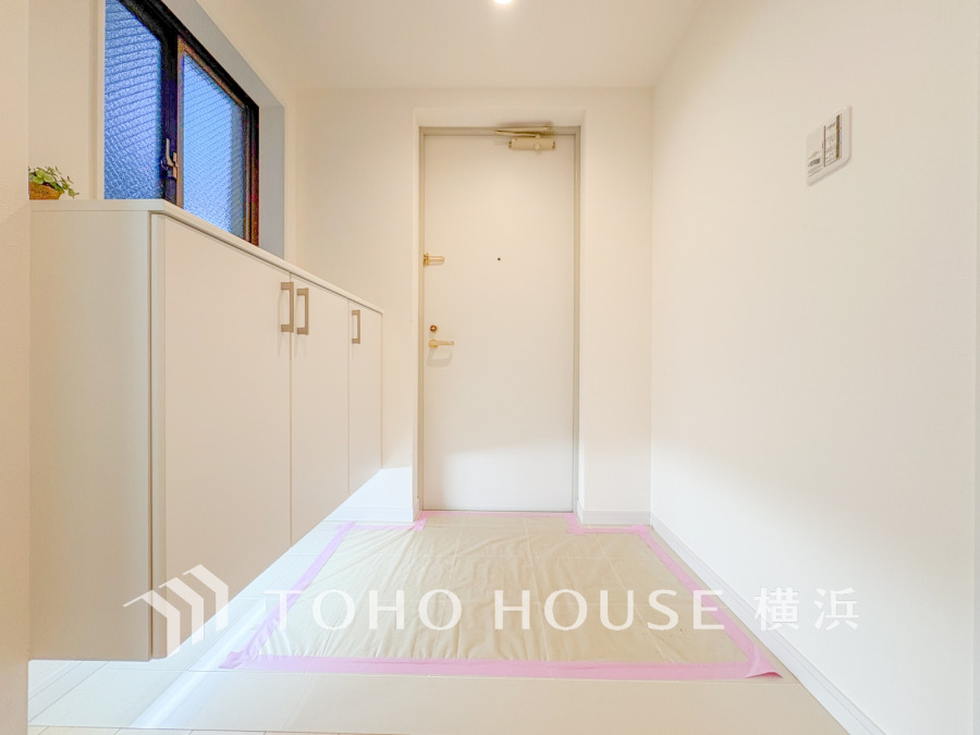 清潔感溢れる玄関がお出迎えする本邸宅の物語は、ここから始まる日常を期待させます。この場所には「希望」と「優越」で包み込んでくれる「特別」な空間があります。