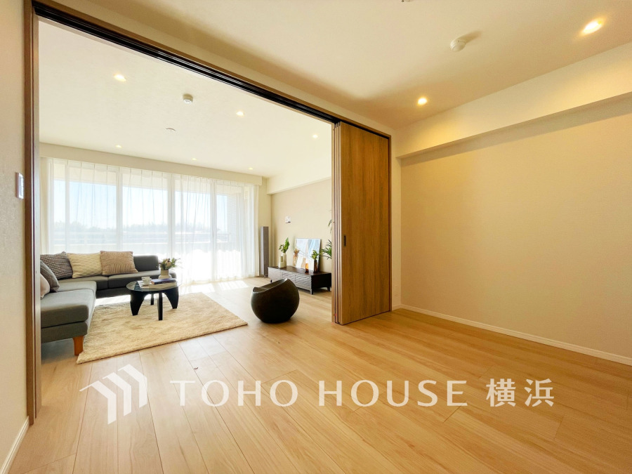 リビングに隣接した洋室は、引き戸を開け放してLDK空間を共有しながら開放的に使うこともできます。
