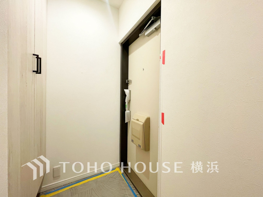 ご家族の帰り、訪れる方を優しく迎え、やすらぎに満ちた生活空間を予感させる。健やかな暮らしを楽しめそう。