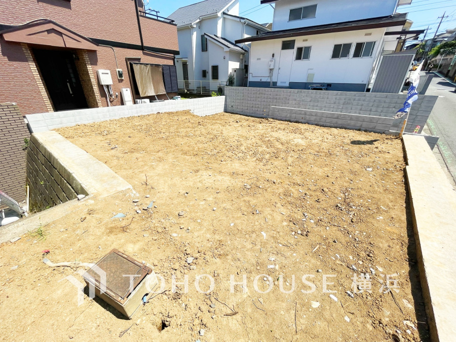 広々とした敷地に陽射しがたっぷりと降り注ぎます。
