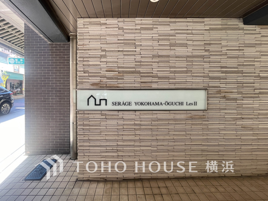 穏やかな風と陽光を導き、プライバシーに配慮された設計プランを採用し、居住性を一段と心地よいものにしています。周辺環境とのコラボレーションにより明るく開放的な空間を演出。