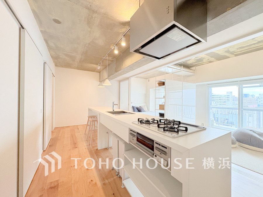 スタイリッシュなデザインと充実の収納で毎日の料理も楽しくなります。