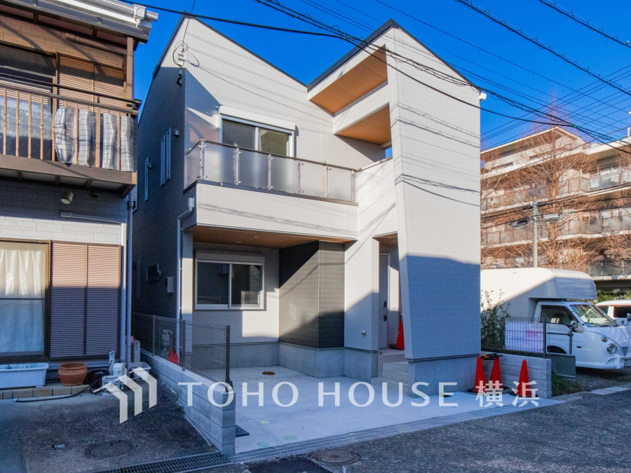 スタイリッシュでスマートな魅力が目を引く外観。堂々たる佇まいは、街の風景を彩り輝きを与えることでしょう。街に新たな価値をもたらします。