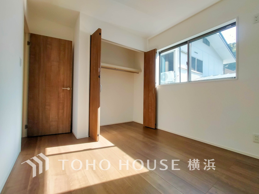 家族一人ひとりの大切なプライベート空間。趣味・感性で自由に演出できるよう、シンプルに仕上げた空間。暮らし心地を大きく左右する収納を、適材適所に配置し、使い勝手にも考慮しました。