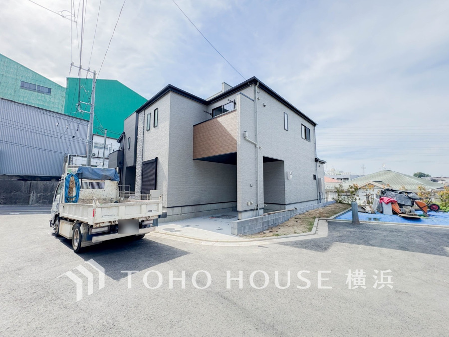 住む人を映し出す洗練された佇まいは、いつまでも輝き続けながらいつしか街の風景に溶け込んでいきます。