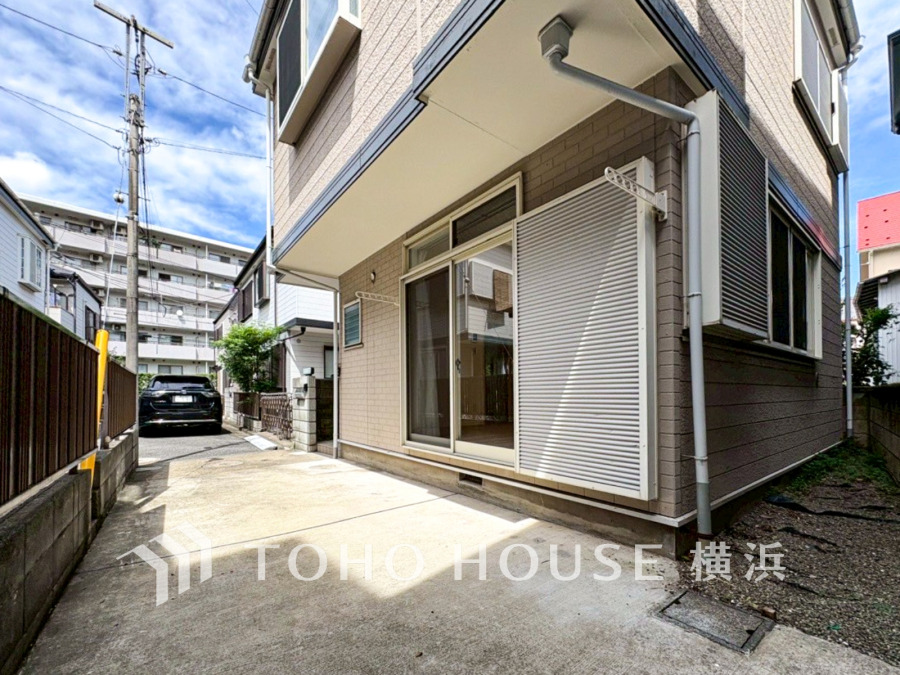 表現された空間は豊かな光と風を纏い、暮らしの時間を豊かにしてくれます。デザインされた空間と競い合うかのような充実した建物設備も家族の時間を彩ってくれることでしょう。