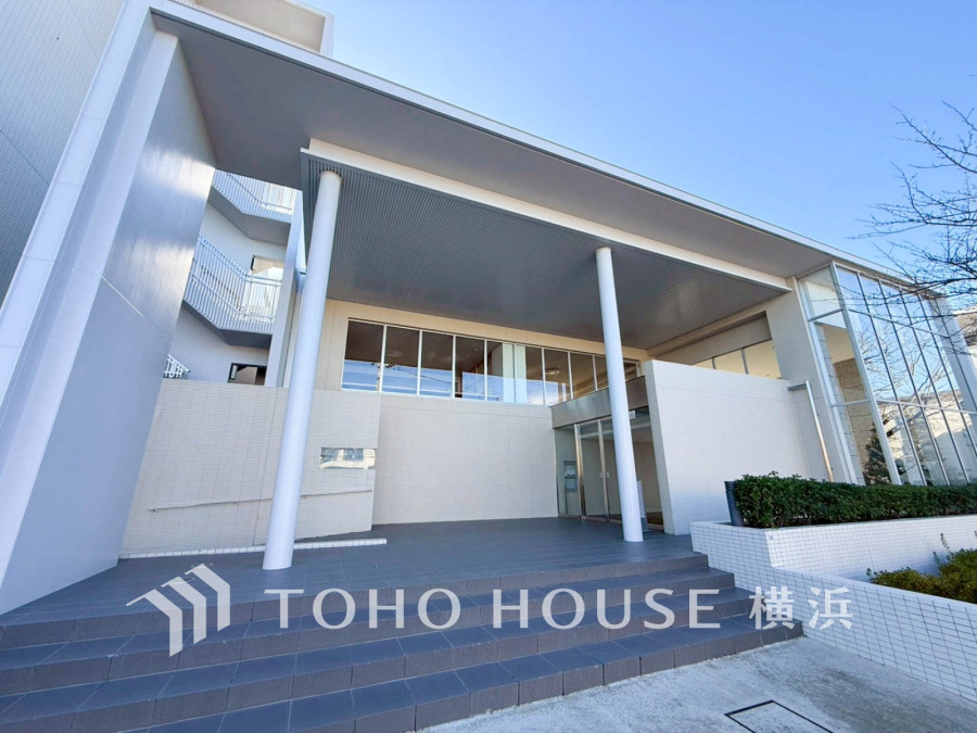 爽やかな青空の下に贅沢なほどに降り注ぐ陽光、豊かな居住性と、クオリティが見事に調和した住空間は、住まうことの喜びを感じさせてくれます。