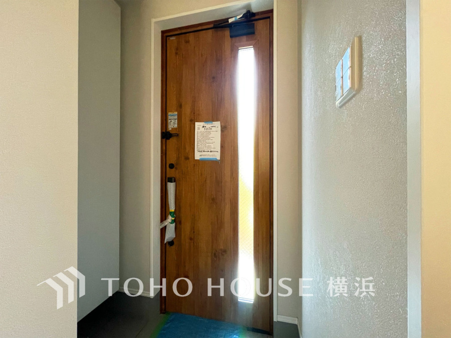 清潔感溢れる玄関がお出迎えする本邸宅の物語は、ここから始まる日常を期待させます。この場所には「希望」と「優越」で包み込んでくれる「特別」な空間があります。