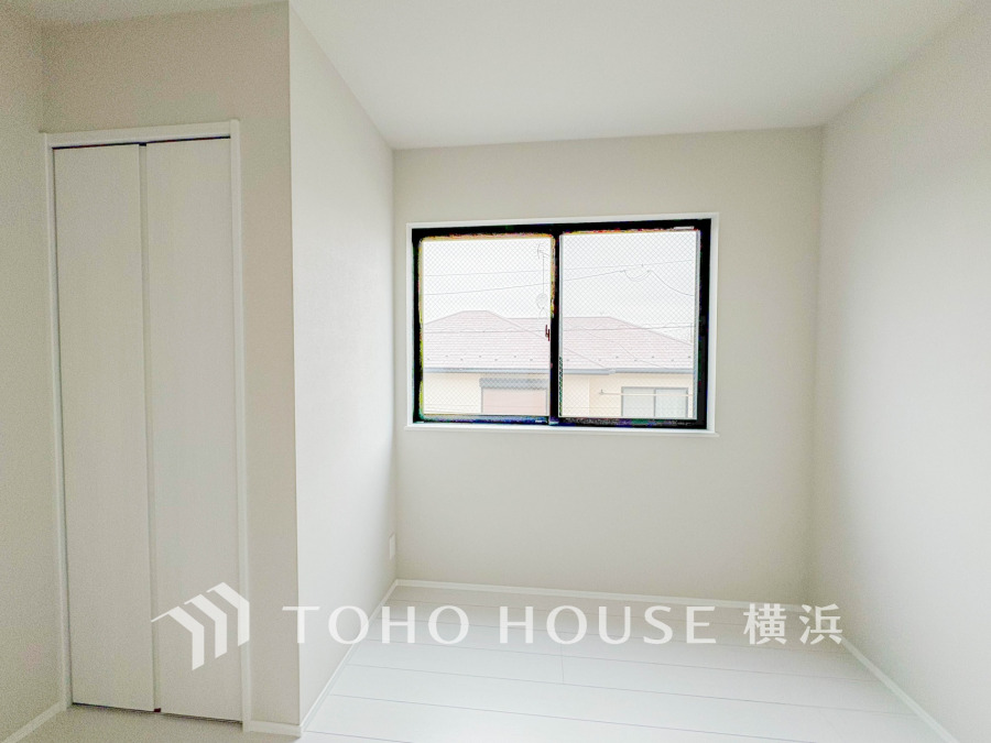 快適に過ごす条件は、一人ひとり違います。飾リ過ぎないシンプルな内装と偏り過ぎないデザインで統一しております。居住していく中でオーナー様だけの【マイホーム】に創り上げて下さい。