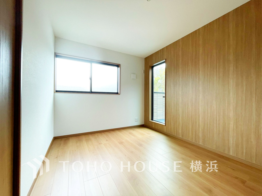 過ぎ行く時間をゆったりと感じることができる落ちついたプライベートルーム。リビングで楽しく過ごした後はゆっくり寛ぎの時間を満喫できます。静かな環境でリラックスタイムを愉しんで。