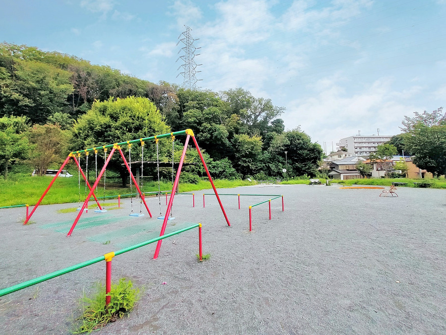 戸塚公園　約400ｍ