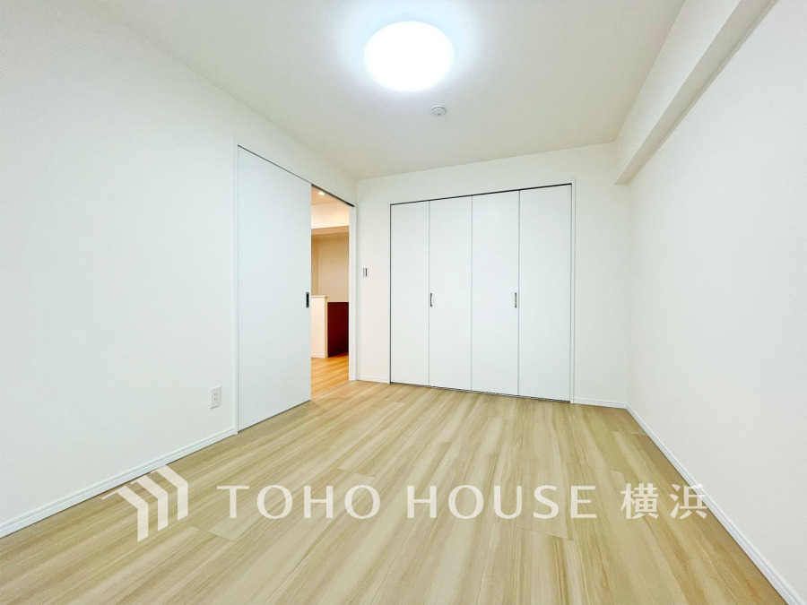 ゆとりと収納を確保した洋室。自分時間を充実させながら心豊かなひとときを過ごすための大切な空間です。
