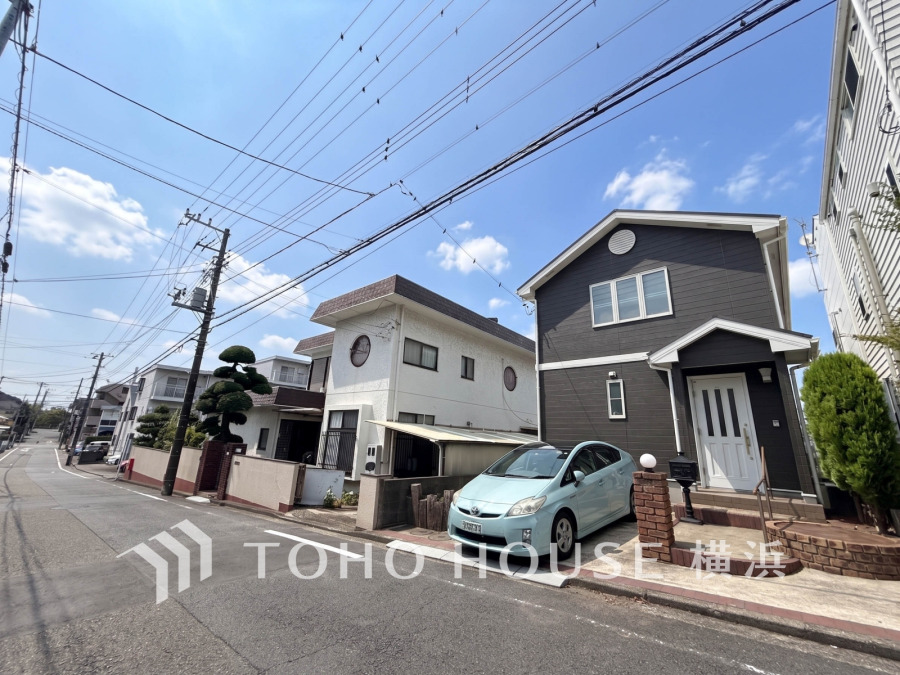 時代の流れに惑わされないシックなカラートーンで街並みに溶け込む外観は、主張し過ぎず、また平凡になり過ぎず絶妙なコントラストで輝きを放ちます。