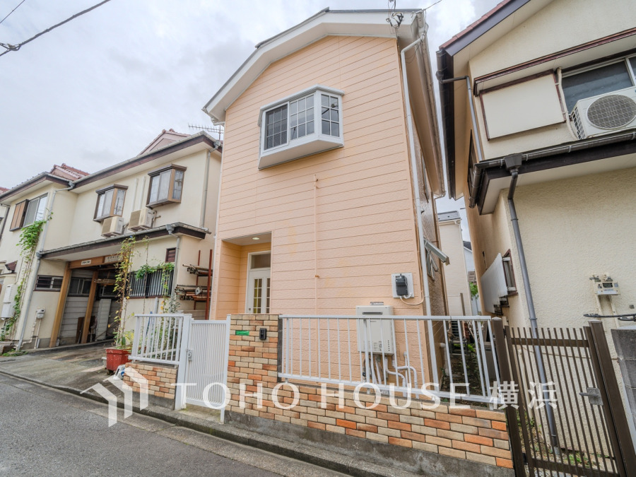 落ち着きある街並みの閑静な住宅街に佇むお住まい。