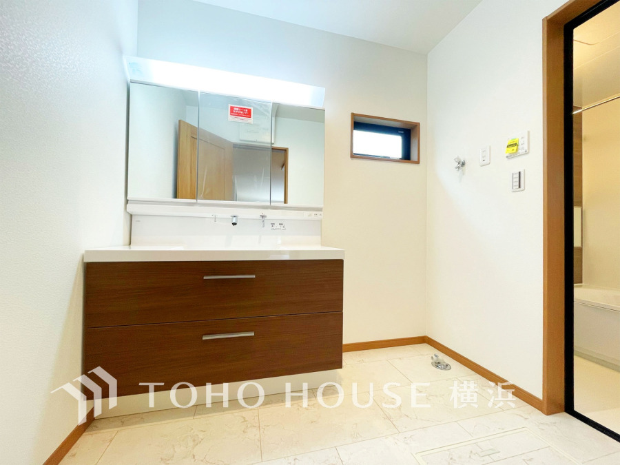 一日の始まりと終わりを心地よく演出してくれる、多彩な機能が備えられたパウダールーム。心地よいリフレッシュ空間です。