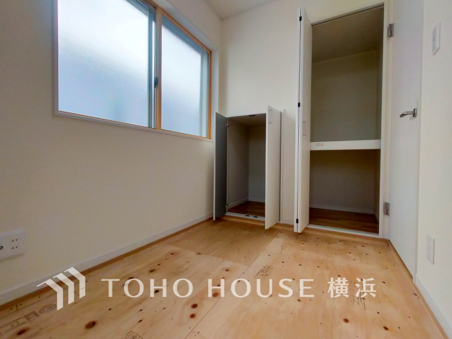 和の空間はあるだけでホッと落ち着ける場所になります。優しい感触の畳の上で寛いだり、お子様と遊んだり、客間としても重宝する居心地の良い空間。