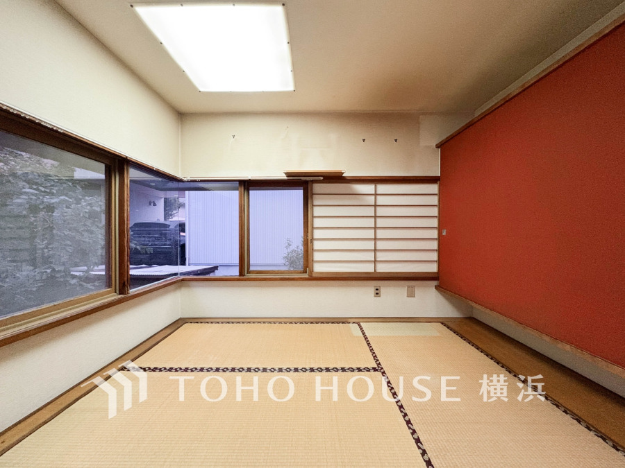 和室は有るだけでも落ち着く空間ですが、 「家族団らん」 「来客時の客間」「赤ちゃんのお昼寝」等々多目的なスペースとして活用出来る便利な空間です。