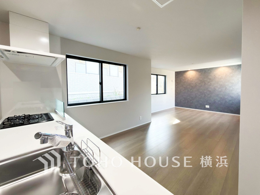 太陽の恵みを受けた明るい空間。吹きぬける風を感じながら爽やかで風通しの良い暮らしが叶います。
