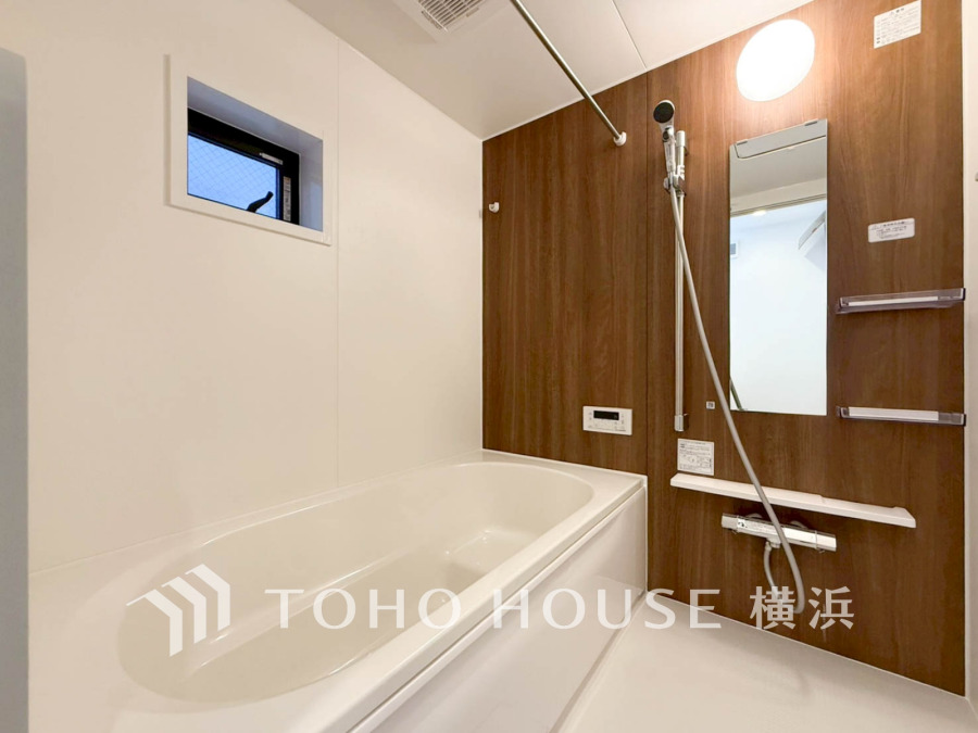 1日の疲れを取り心身を癒すことができる住まいの中のリラクゼーション空間、リラックスできるようシックなカラーをチョイスしました。時を忘れるほどのんびりできる空間に。