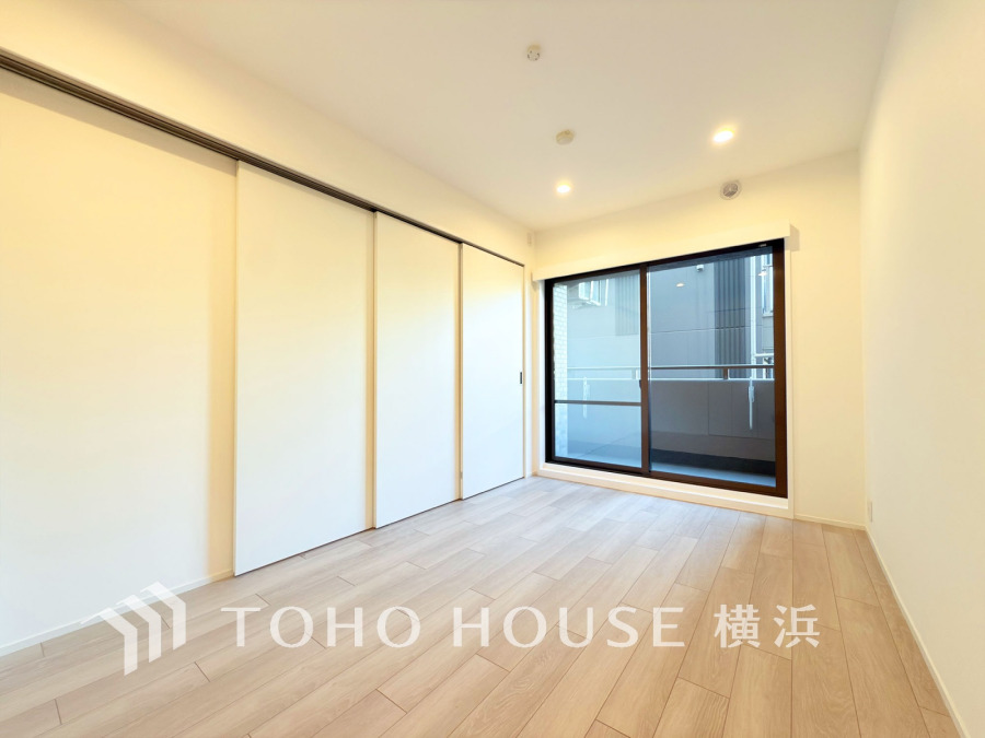 過ぎ行く時間をゆったりと感じることができる落ちついたプライベートルーム。リビングで楽しく過ごした後はゆっくり寛ぎの時間を満喫できます。静かな環境でリラックスタイムを愉しんで。