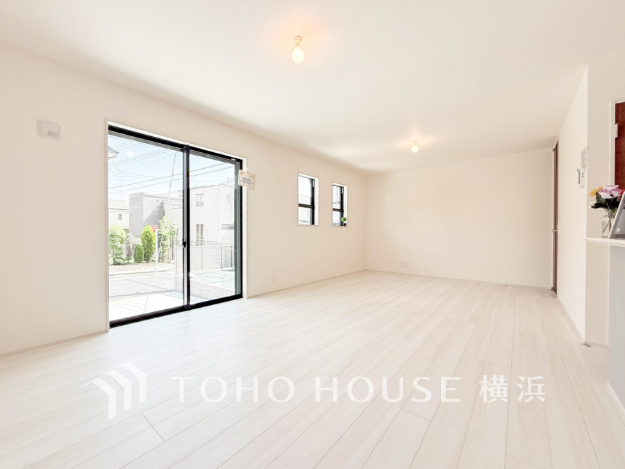 太陽の恵みを受けた明るい空間。吹きぬける風を感じながら爽やかで風通しの良い暮らしが叶います。
