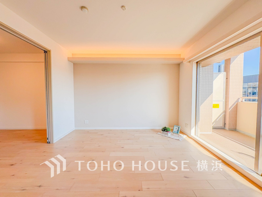 リビングに隣接した洋室の引き戸を開け放して空間を共有しながら開放的に使うこともできます。
