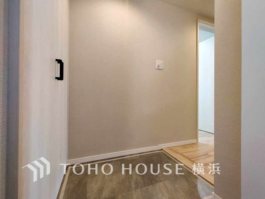 高台の立地ならではの爽やかな風を感じ、のびやかな暮らしを叶える。開放感の中で木々の息吹を感じ、光を浴びる。快適な暮らしをここから。