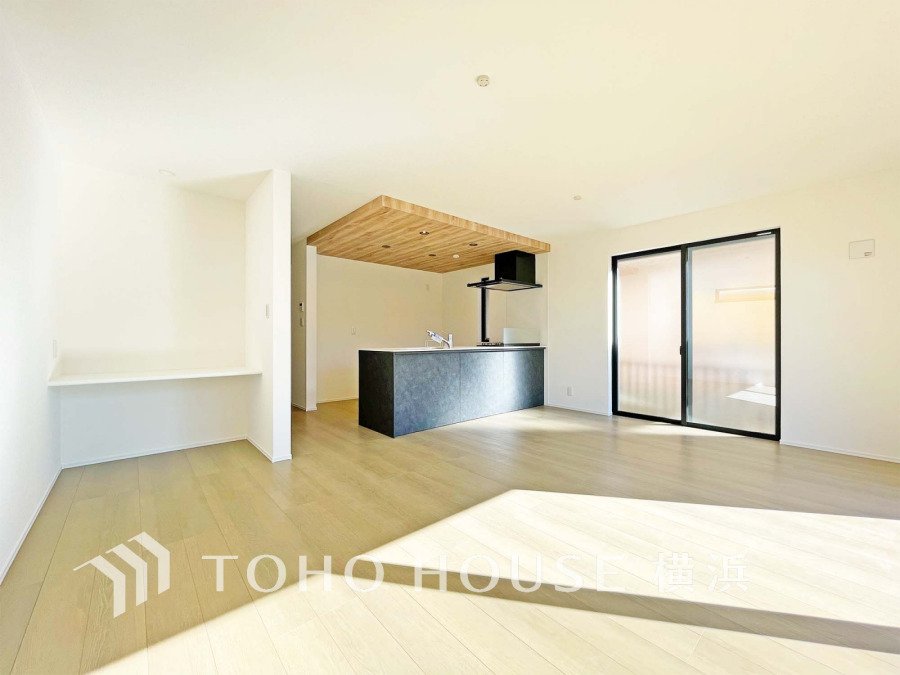 ご家族やお友達との時間など、多くの時を刻む空間。何気なく過ぎる時でさえも上質なひと時となる快適な空間を目指して。