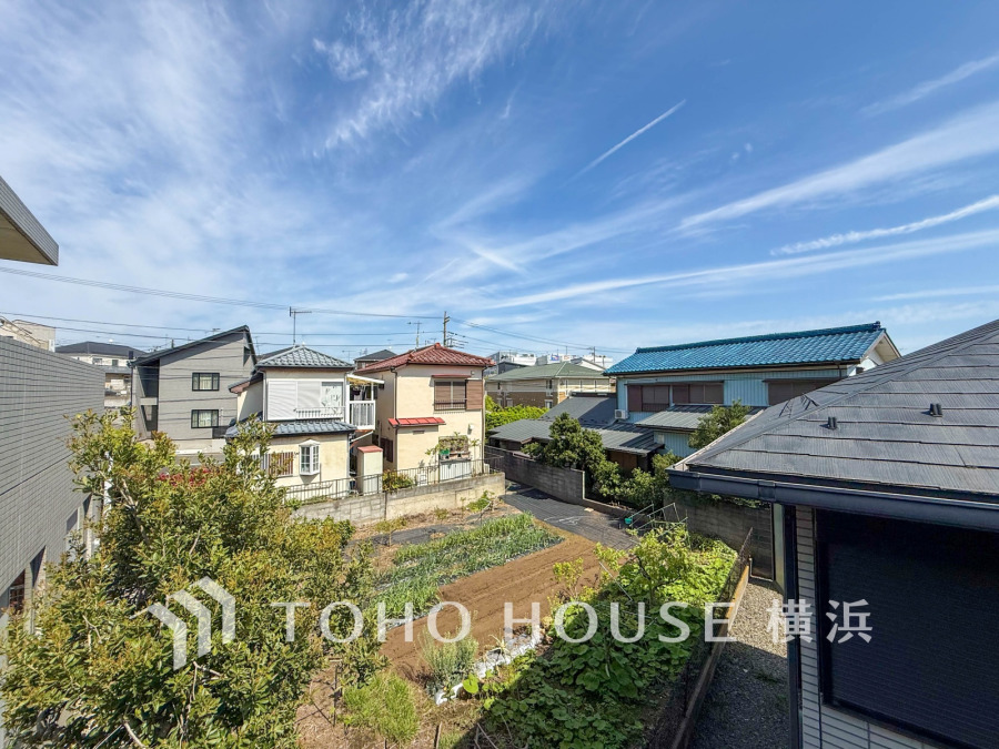 開放感があり、遮るものもなく気持ちのいい景色が広がります。お部屋にも爽やかな風と暖かく柔らかな日差しが差し込み、毎日の暮らしを豊かに彩ります。