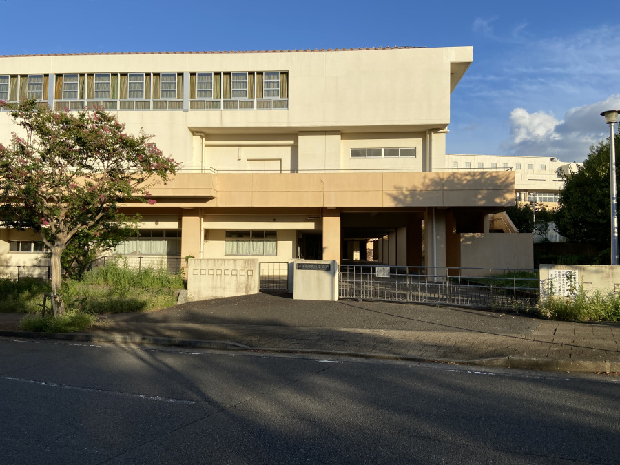 横浜市立十日市場中学校　約600ｍ