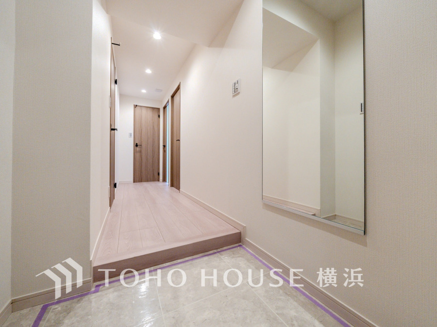 清潔感溢れる玄関がお出迎えする本邸宅の物語は、ここから始まる日常を期待させます。この場所には「希望」と「優越」で包み込んでくれる「特別」な空間があります。