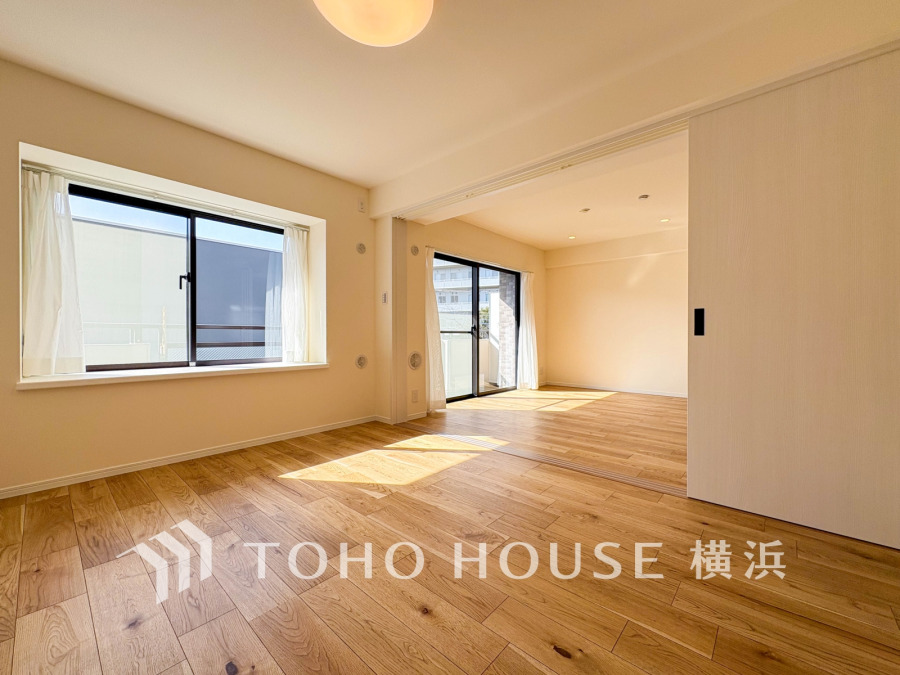 リビングに隣接した洋室は、引き戸を開け放してLDK空間を共有しながら開放的に使うこともできます。
