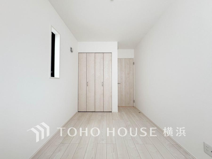 快適に過ごす条件は、一人ひとり違います。飾リ過ぎないシンプルな内装と偏り過ぎないデザインで統一しております。居住していく中でオーナー様だけの【マイホーム】に創り上げて下さい。