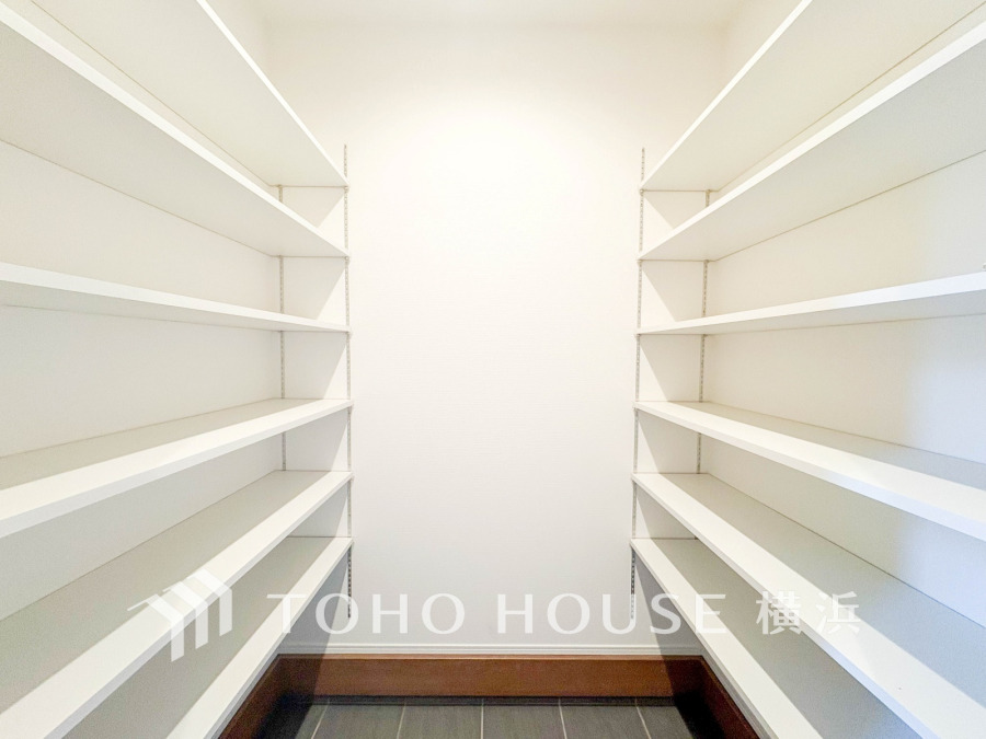 お客様の求める本当の“住み心地”とは何なのか。そのための一手間一工夫を惜しみません。街並みや周辺の環境に呼応しながら、美しく、そして毎日の暮らしを考慮した機能性の高い住まい。