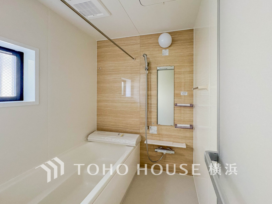 掃除のしやすさ・収納の便利さなど、おふろを使う人、お手入れする人、みんなにとっての「しあわせ性能」を追求したバスルームを採用いたしました。