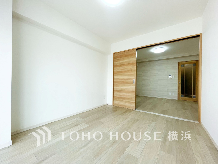 リビングに隣接した洋室は、引き戸を開け放してLDK空間を共有しながら開放的に使うこともできます。
