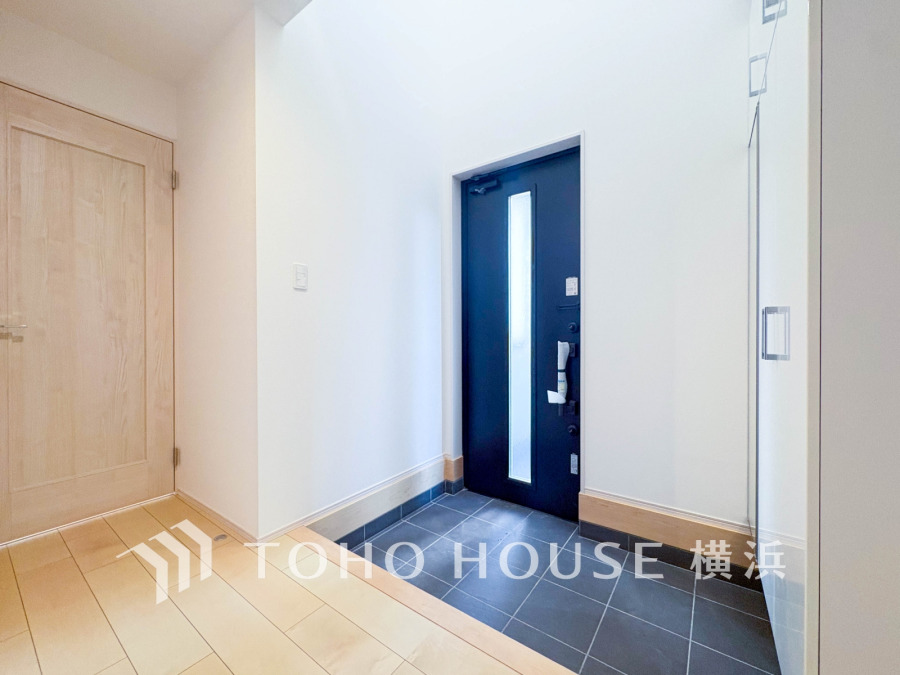 居住者の帰り、訪れる方を優しく迎え、やすらぎに満ちた生活空間を予感させる。健やかな暮らしを楽しめそう。