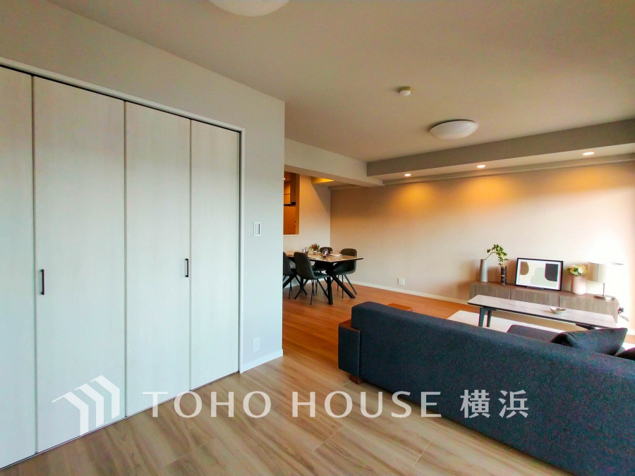 随所に機能的に配置されたバリエーション豊かな収納。豊富な収納キャパシティに加え、場所場所で用途に合った設計がなされているため、快適な生活空間造りをサポートしてくれます。