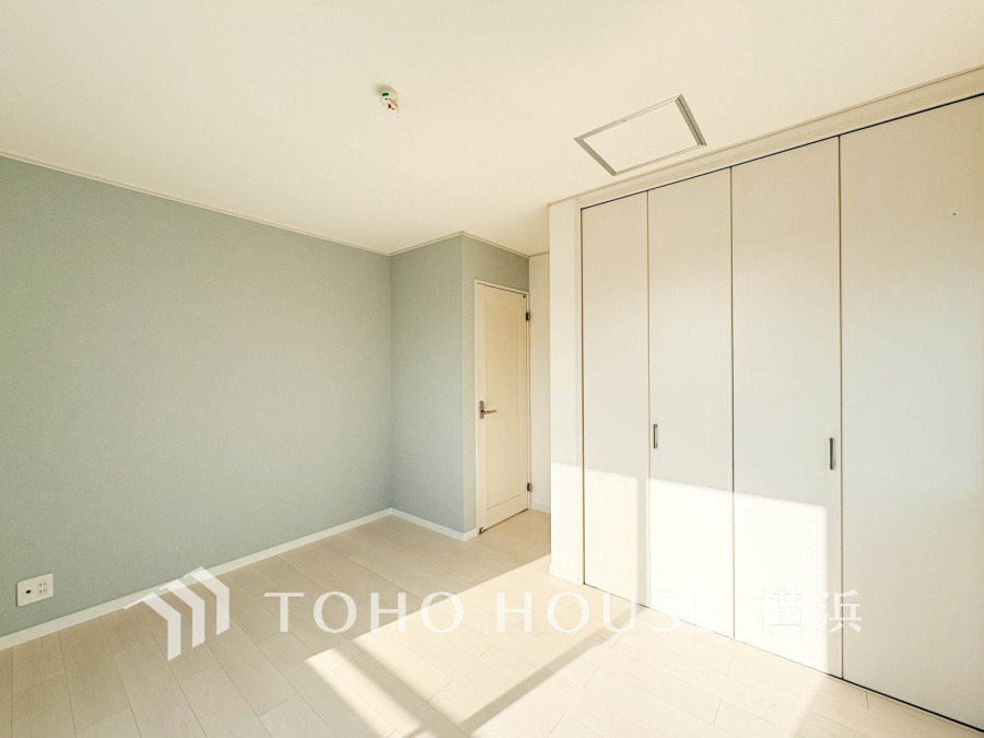 1日の疲れを癒し、心地よく寛げるようゆったりとした広さを確保しています。プライベートタイムをより優雅に穏やかに…。落ち着いた雰囲気を紡ぎます。