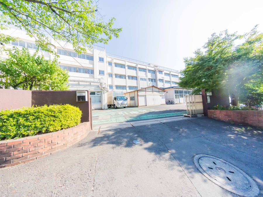横浜市立早渕中学校まで 約1800m