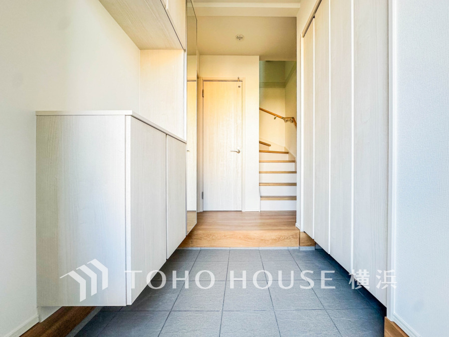 収納力の豊富な玄関スペース。ゆとりある空間は上質な生活空間を予感させます。
