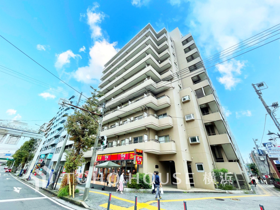 1階部分にはスーパーや飲食店もあり、暮らしにも時間にも快適なゆとりが持てそうです。
